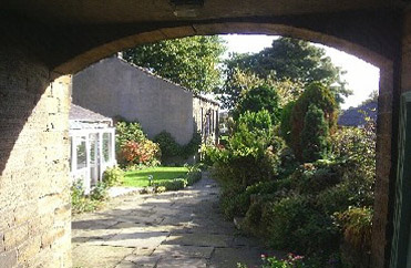 gildersome-through-arch